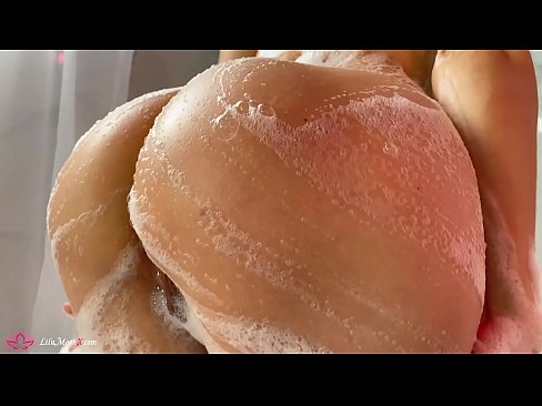 ❤️ Morena masturba o coño cun vibrador ata un orgasmo intenso na ducha Vídeo porno en nós ❤