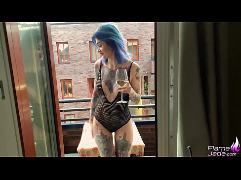 ❤️ Tremenda nena chupando dun trago e fodendo apaixonadamente baixo o ceo aberto Vídeo porno en nós ❤